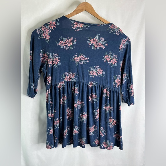 TORRID Top Blue with Pink Flowers Size 2 Button Front Rayon Spandex Blend GHQ9. - Picture 2 of 4